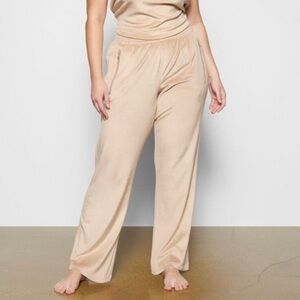 SKIMS Velour High Rise Wide Leg Pant.  Honey. Size XL EUC.